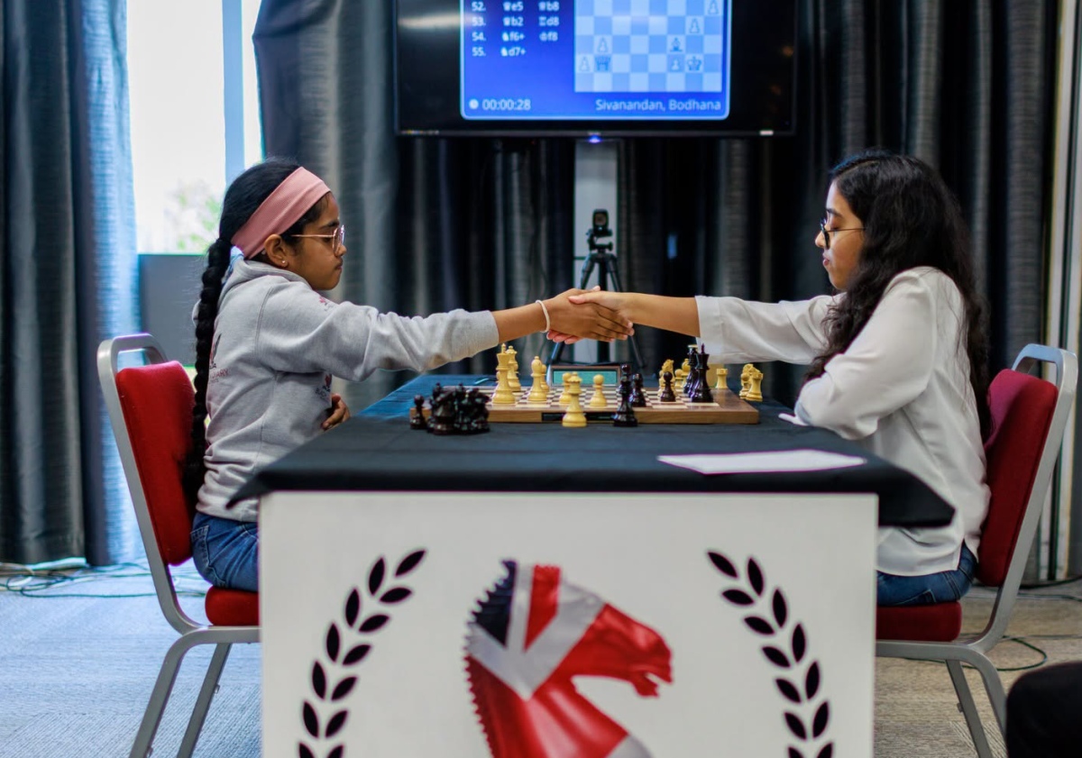 Bodhana Sivanandan shakes hands with Trisha Kanyamarala across the board at the British women’s title playoff
